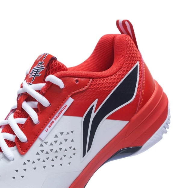 Lining và những đôi giày xoay chuyển tình thế ngay trên sân